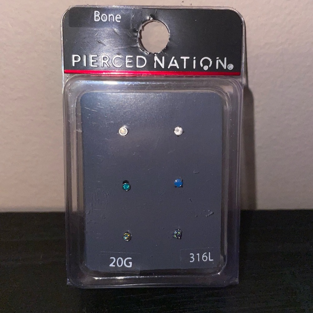 New in box Nose Bones 20G